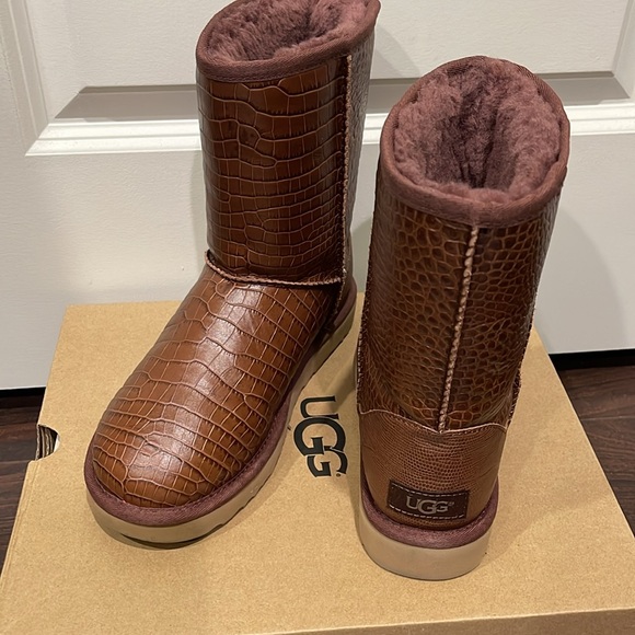 Ugg Classic Short Croc Boots - Picture 3 of 10